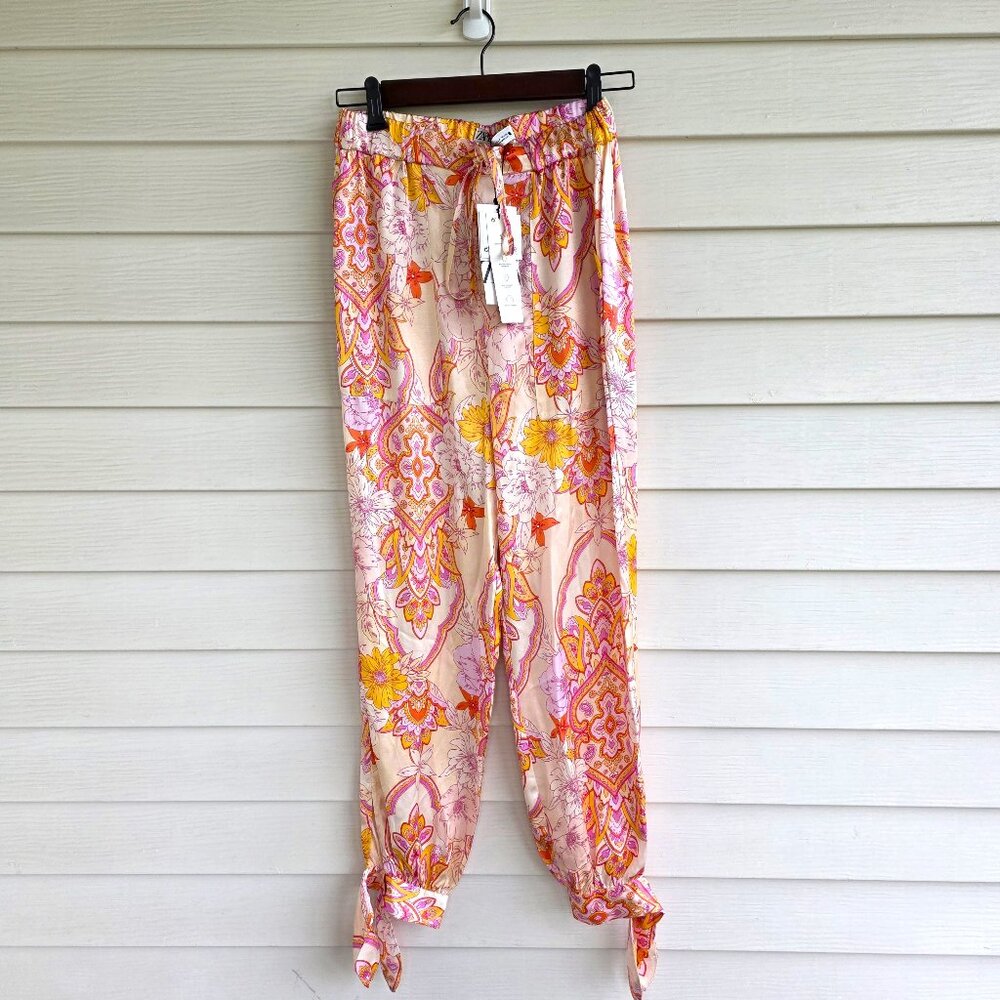 NWT Zara Sasha satin feeling floral Pant in Women's Small